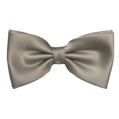 Fluga, enfärgad silvergrå